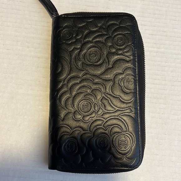 CHANEL Authentic Camellia Round Zipper Long Wallet Black Embossed series 10 VTG - Picture 14 of 16